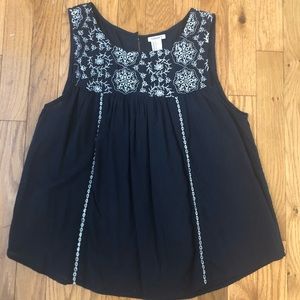 Navy gauze sleeveless top with white embroidery